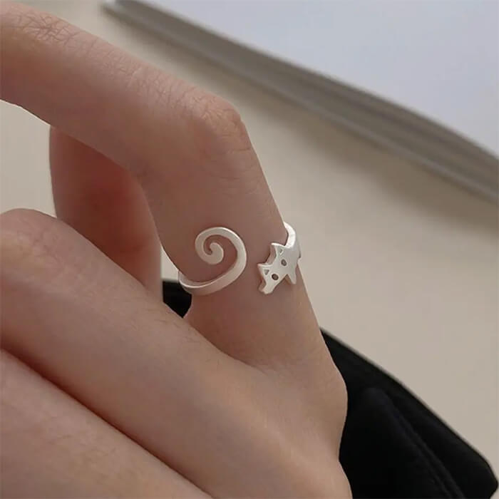 Cat with Long Tail Ring